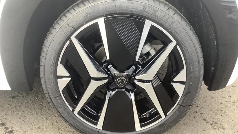 Aperçu du véhicule : 208 Hybrid 100 e-DCS6 GT