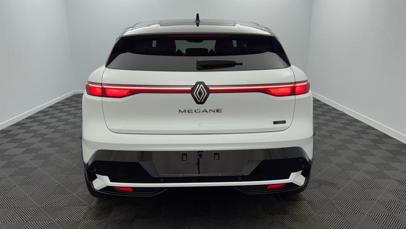 Aperçu du véhicule : 220 ch autonomie confort Techno Blanc glacier - Toit Noir Etoilé avec 4000€ d'équipements inclus