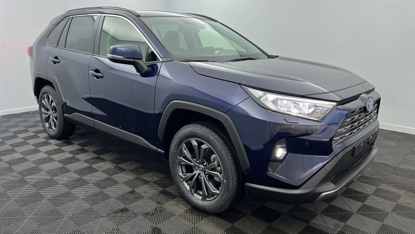 Aperçu du véhicule : Hybride 218 ch 2WD Dynamic Bleu de Prusse avec 2850€ d'équipements inclus