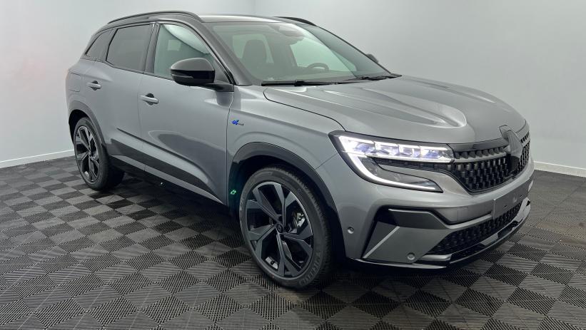 Aperçu du véhicule : E-Tech full hybrid 200 Techno esprit Alpine Gris Schiste - Toit Noir Etoilé avec 3050€ d'équipements inclus