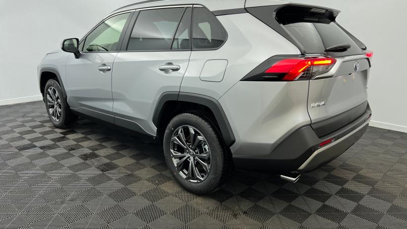 Aperçu du véhicule : Hybride 218 ch 2WD Dynamic Gris Acier avec 2850€ d'équipements inclus
