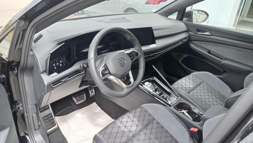 Aperçu du véhicule : R-LINE 2.0 TDI 150CV DSG 7 + LED MATRIX + JA 18 + NEUF 0KM