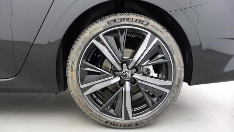 Aperçu du véhicule : 1.2 HYBRID 136CH GT E-DCS6
