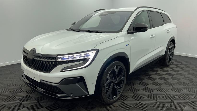 Aperçu du véhicule : E-Tech full hybrid 200 esprit Alpine Blanc Nacré avec 1000€ d'équipements inclus