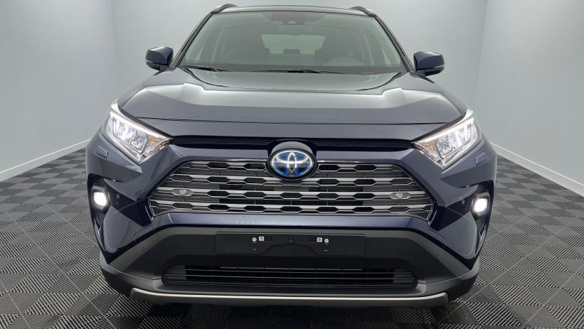 Aperçu du véhicule : Hybride 218 ch 2WD Dynamic Bleu de Prusse avec 2850€ d'équipements inclus