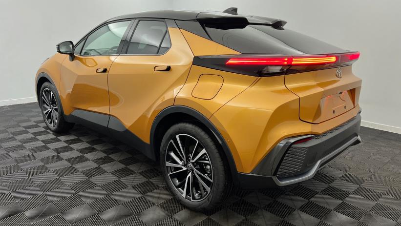 Aperçu du véhicule : Hybride Rechargeable 225 Collection Premiere Jaune Sulfure métallisé - Toit Noir