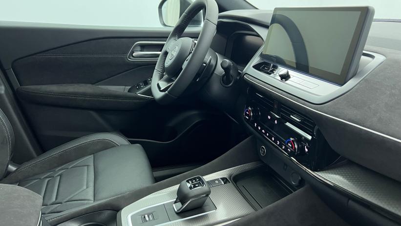 Aperçu du véhicule : Nouveau Mild Hybrid 158 ch Xtronic N-Design Gris Argile Toit Noir avec 2550€ d'équipements inclus