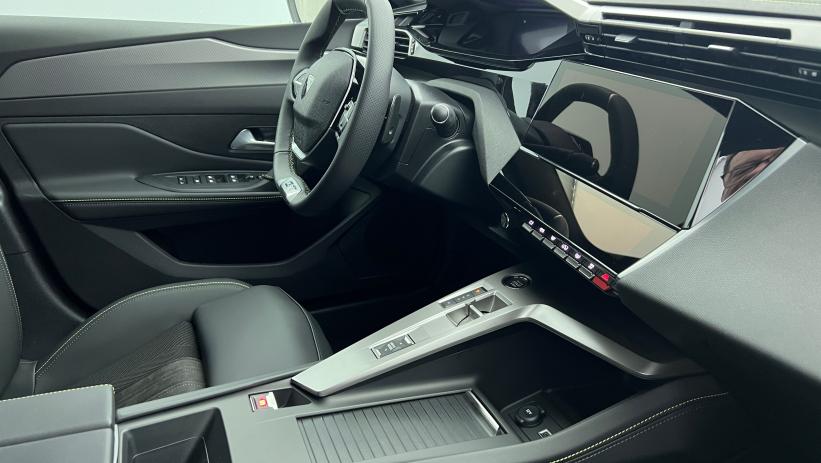 Aperçu du véhicule : Hybrid 145 e-DCS6 GT Blanc Okénite avec 3200€ d'équipements inclus