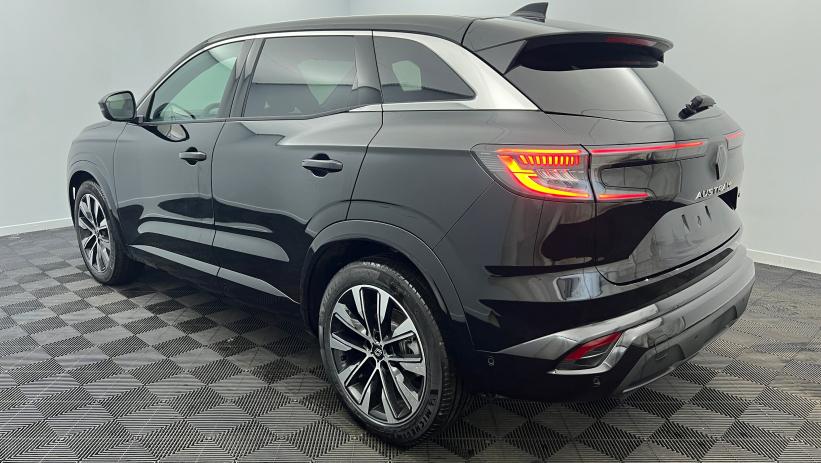 Aperçu du véhicule : E-Tech full hybrid 200 Techno Noir Etoilé avec 1600€ d'équipements inclus