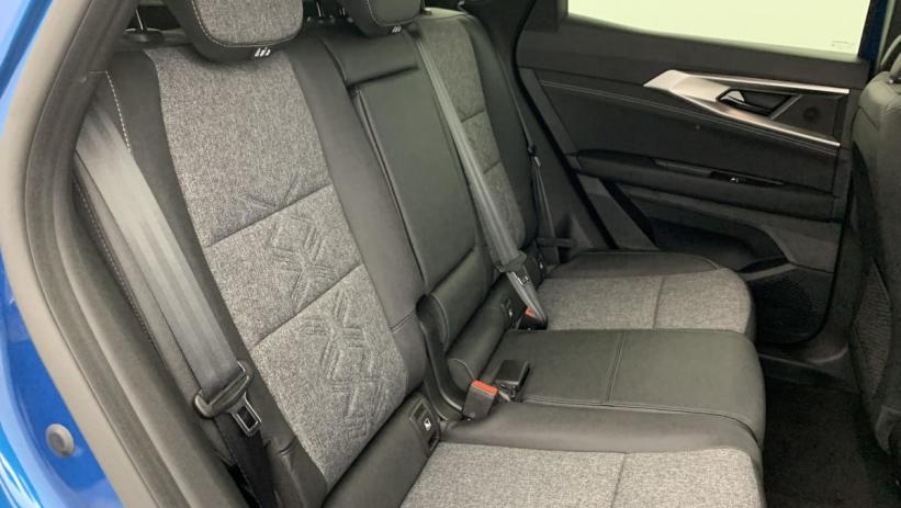 Aperçu du véhicule : FULL HYBRID E-TECH 200 CH TECHNO