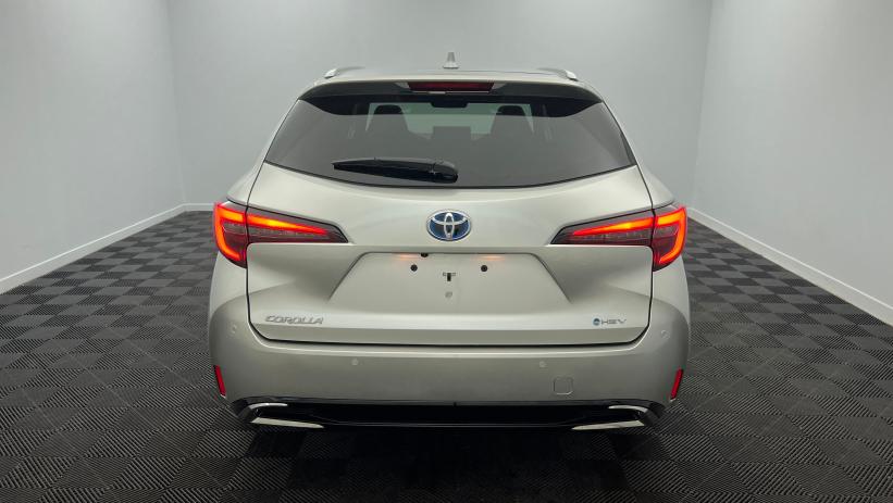 Aperçu du véhicule : Hybride 178ch Design Gris Argent avec 2590€ d'équipements inclus