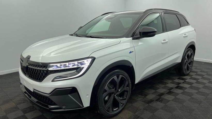 Aperçu du véhicule : E-Tech full hybrid 200 Techno esprit Alpine Blanc Nacré Toit Noir Etoilé avec 2400€ d'équipements inclus