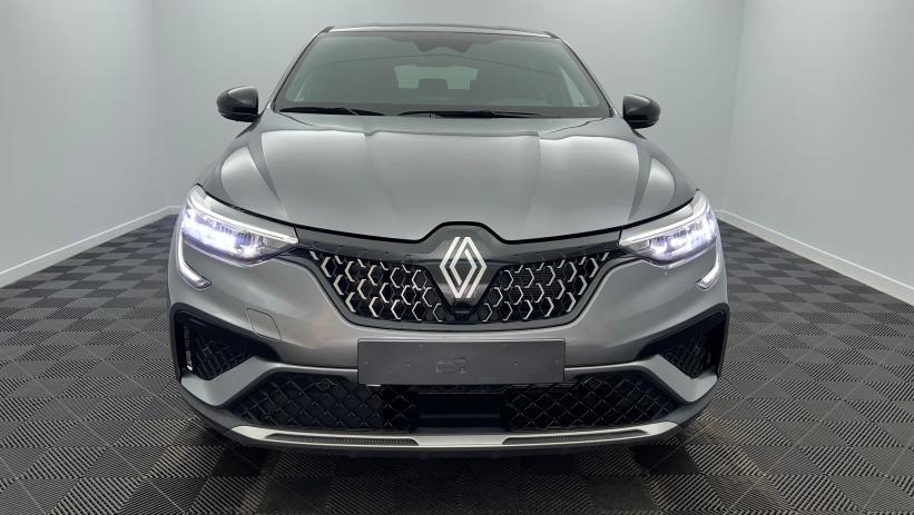 Aperçu du véhicule : E-Tech full hybrid 145 Techno Gris métallique avec 1000€ d'équipements inclus