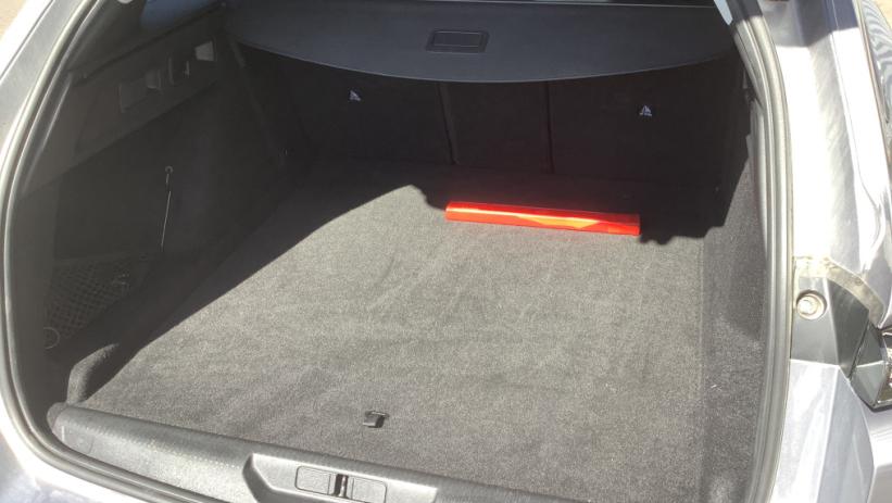 Aperçu du véhicule : 308 SW Hybrid 145 e-DCS6 Allure
