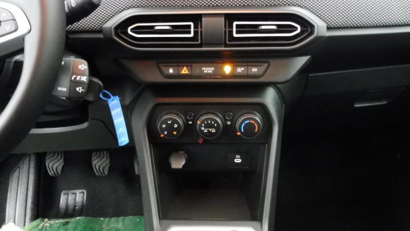 Aperçu du véhicule : 1.0 ECO-G 100CH EXPRESSION 7 PLACES -24