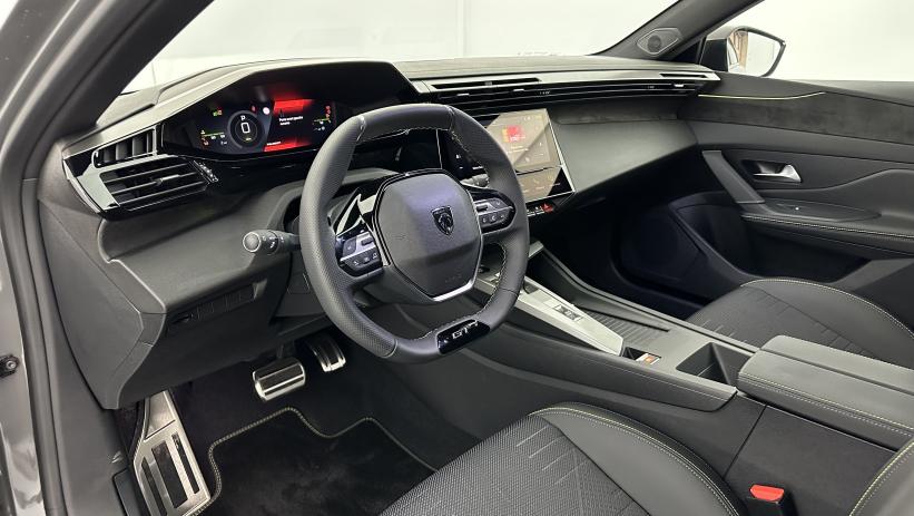 Aperçu du véhicule : III(2) 1.2 Hybrid 145ch GT e-DCS6