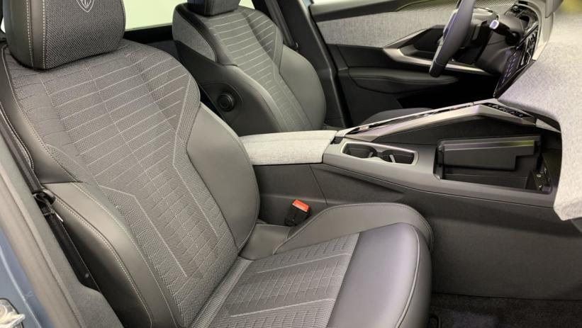 Aperçu du véhicule : HYBRID 145 E-DCS6 GT