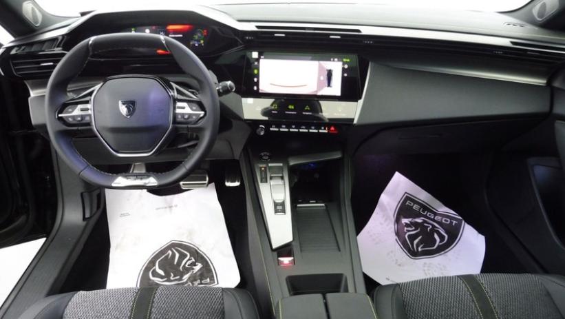 Aperçu du véhicule : 1.2 HYBRID 136CH GT E-DCS6