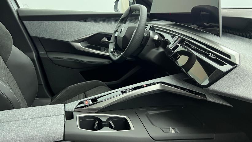 Aperçu du véhicule : Hybrid 145 e-DCS6 GT Exclusive Blanc Okénite avec 3650€ d'équipements inclus