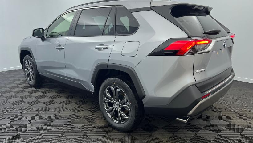 Aperçu du véhicule : Hybride 218 ch 2WD Dynamic Gris Acier avec 2850€ d'équipements inclus