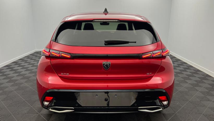 Aperçu du véhicule : BlueHDi 130ch S&S EAT8 GT Rouge Elixir avec 4700€ d'équipements inclus