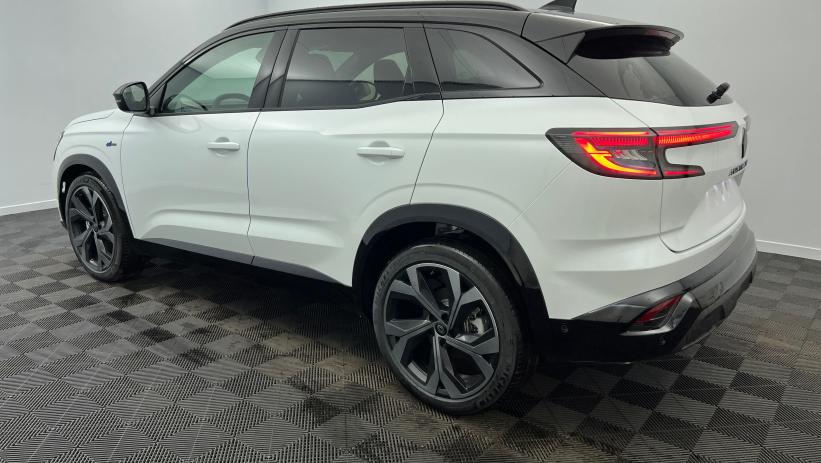 Aperçu du véhicule : E-Tech full hybrid 200 Techno esprit Alpine Blanc Nacré Toit Noir Etoilé avec 2400€ d'équipements inclus