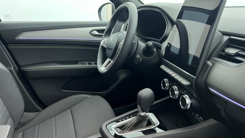 Aperçu du véhicule : E-Tech full hybrid 145 Techno Gris métallique avec 1000€ d'équipements inclus