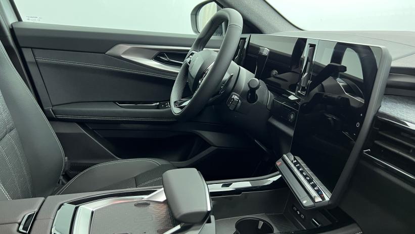 Aperçu du véhicule : E-Tech full hybrid 200 Techno Blanc Nacré - Toit Noir Etoilé avec 2650€ d'équipements inclus