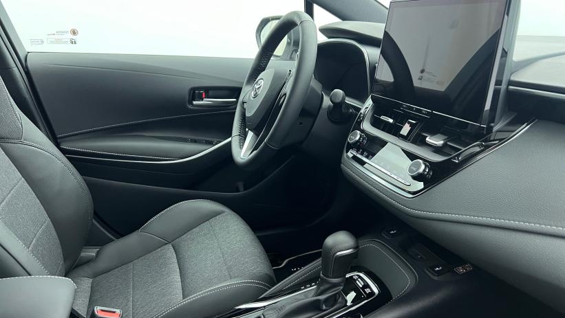Aperçu du véhicule : Hybride 140ch Design Blanc Pur avec 1500€ d'équipements inclus