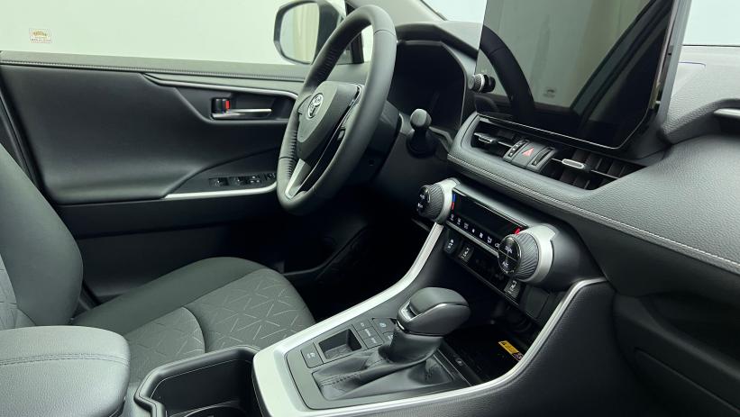 Aperçu du véhicule : Hybride 218 ch 2WD Dynamic Gris Atlas avec 3150€ d'équipements inclus
