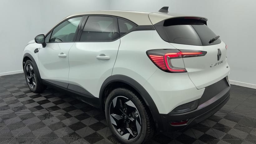 Aperçu du véhicule : Nouveau E-Tech full hybrid 145 Techno Blanc nacré - toit grège perle avec 3950€ d'équipements inclus