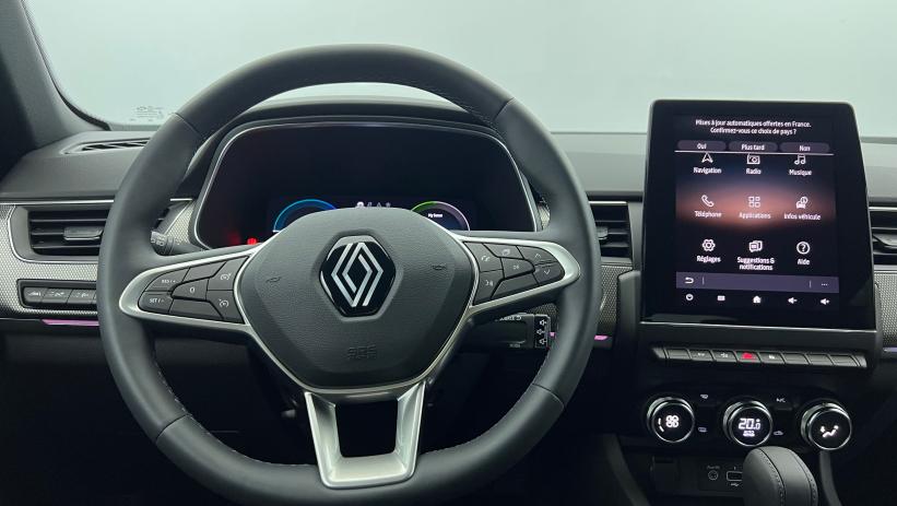 Aperçu du véhicule : E-Tech full hybrid 145 Techno Rouge Flamme avec 1000€ d'équipements inclus