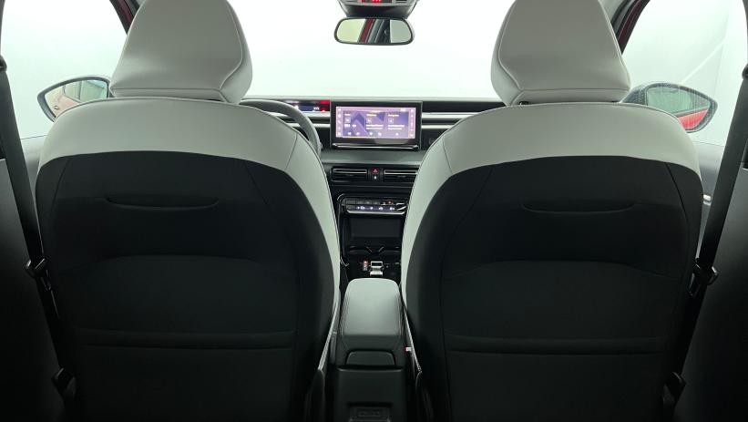 Aperçu du véhicule : C3 Aircross Hybride 145 e-DCS6 7 places Max Rouge Elixir - Toit Noir Perla Nera avec 1750€ d'équipements inclus