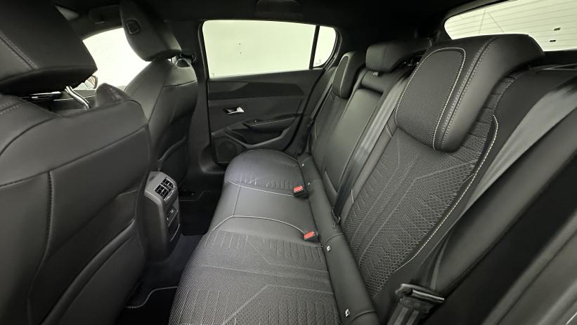 Aperçu du véhicule : III(2) 1.2 Hybrid 145ch GT e-DCS6