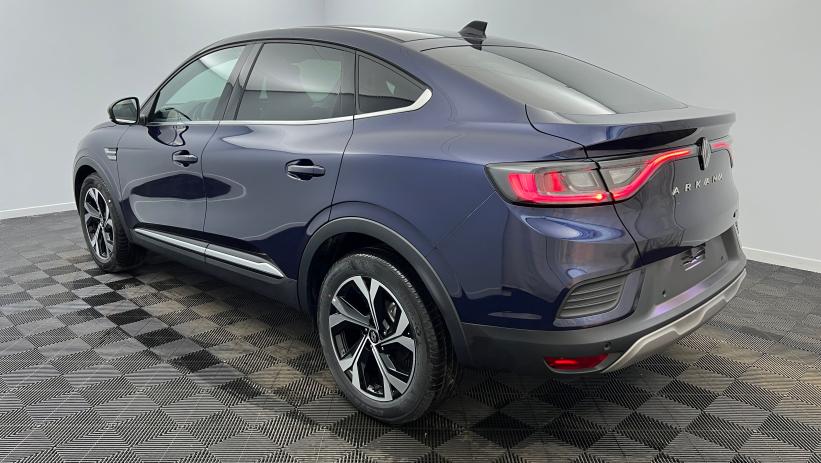 Aperçu du véhicule : E-Tech full hybrid 145 Techno Bleu Nocturne avec 800€ d'équipements inclus