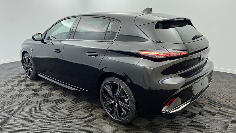 Aperçu du véhicule : BlueHDi 130ch S&S EAT8 GT Noir Perla Nera avec 2350€ d'équipements inclus