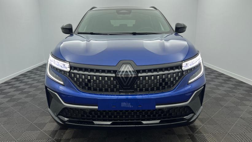 Aperçu du véhicule : E-Tech full hybrid 200 Techno esprit Alpine Bleu Iron - Toit Noir Etoilé avec 2850€ d'équipements inclus