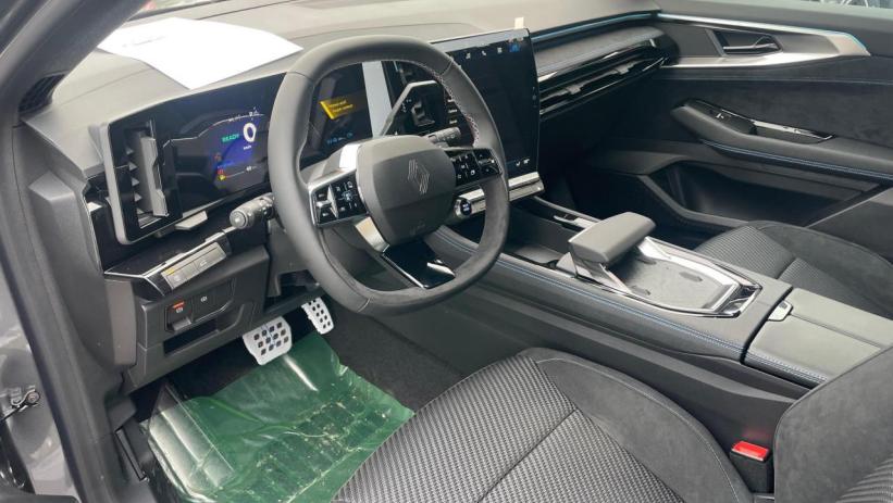 Aperçu du véhicule : ESPRIT ALPINE E-TECH FULL HYBRIDE 200CV BV CVT 7 PLACES + TOIT EN VERRE PANORAMIQUE + NEUF 0KM
