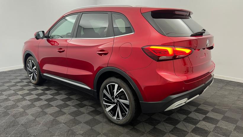 Aperçu du véhicule : 1.5 L Hybrid+ 197 ch Toit panoramique ouvrant Luxury Diamond Red avec 650€ d'équipements inclus