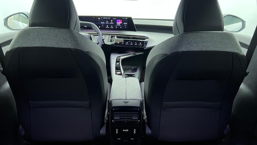 Aperçu du véhicule : Nouveau Hybrid 145 e-DCS6 Allure Blanc Okénite avec 4850€ d'équipements inclus