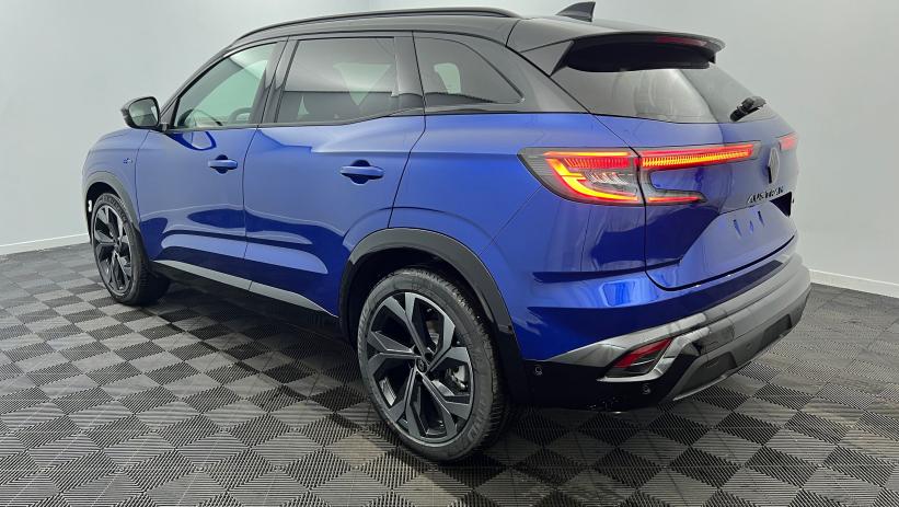 Aperçu du véhicule : E-Tech full hybrid 200 Techno esprit Alpine Bleu Iron - Toit Noir Etoilé avec 2850€ d'équipements inclus