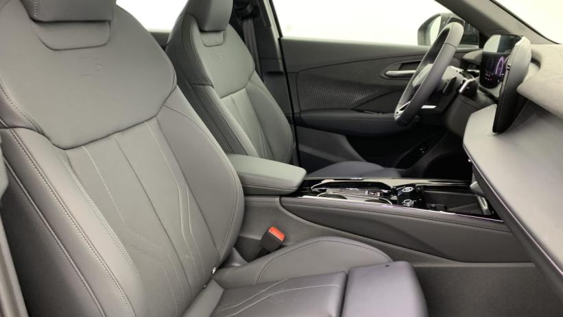 Aperçu du véhicule : E-HYBRID 272 CH S TRONIC 6 S LINE