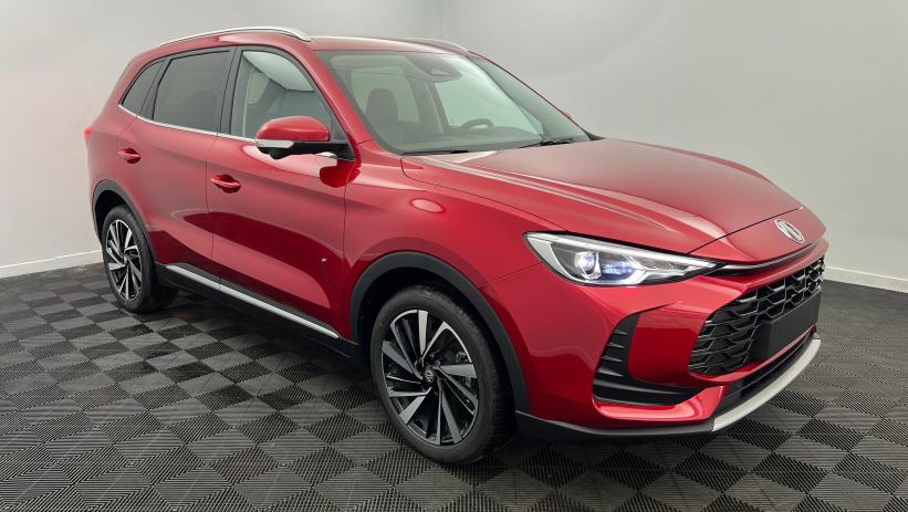 Aperçu du véhicule : 1.5 L Hybrid+ 197 ch Toit panoramique ouvrant Luxury Diamond Red avec 650€ d'équipements inclus