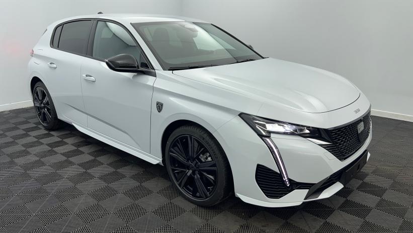 Aperçu du véhicule : BlueHDi 130ch S&S EAT8 GT GT Blanc Okénite avec 4500€ d'équipements inclus