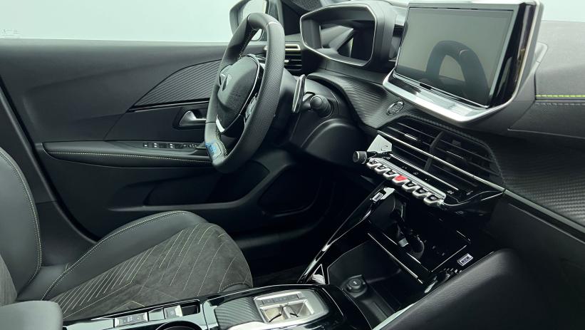 Aperçu du véhicule : Nouvelle Hybrid 145 e-DCS6 GT Noir Perla Nera avec 2700€ d'équipements inclus
