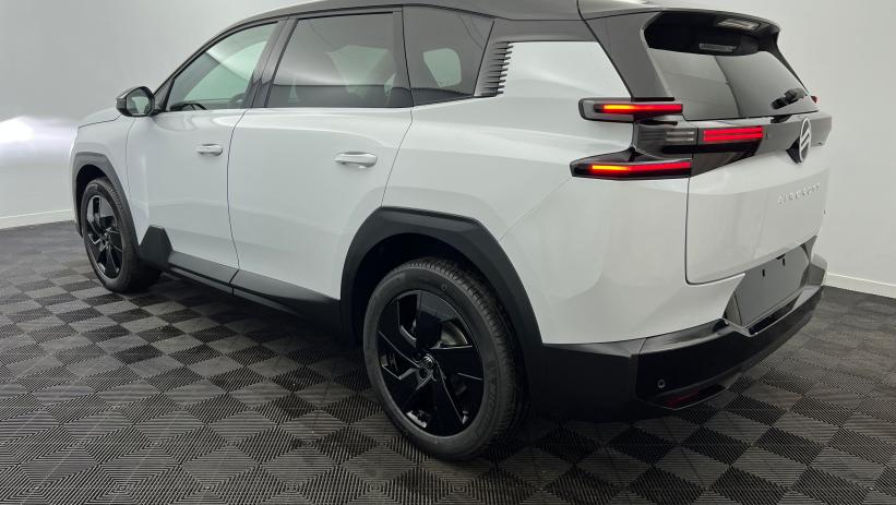Aperçu du véhicule : Nouveau Hybrid 145 ch e-DCS6 Plus Blanc Okénite - Toit Noir Perla Nera avec 2550€ d'équipements inclus