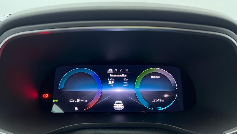 Aperçu du véhicule : E-Tech full hybrid 145 Techno Rouge Flamme avec 1000€ d'équipements inclus