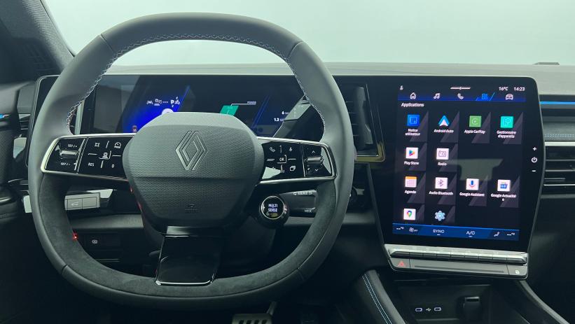 Aperçu du véhicule : E-Tech full hybrid 200 Techno esprit Alpine Bleu Iron - Toit Noir Etoilé avec 2850€ d'équipements inclus