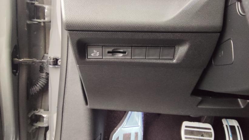 Aperçu du véhicule : 1.2 HYBRID 136CH GT E-DCS6