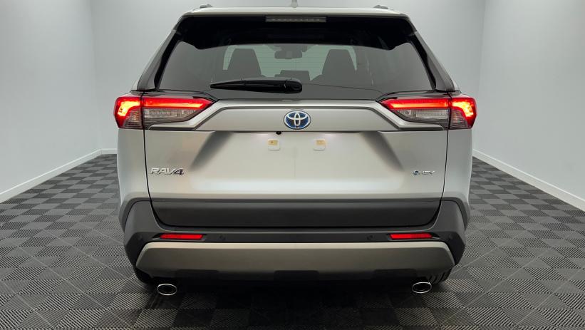 Aperçu du véhicule : Hybride 222 ch AWD-i Dynamic Gris Acier avec 2850€ d'équipements inclus